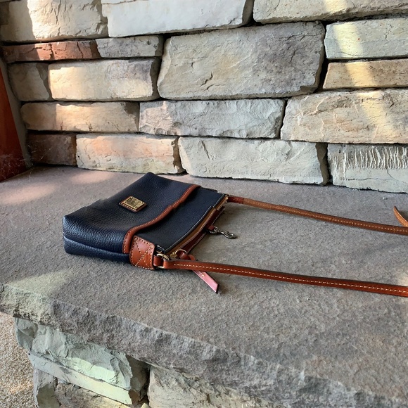 Dooney & Bourke - Picture 5 of 6